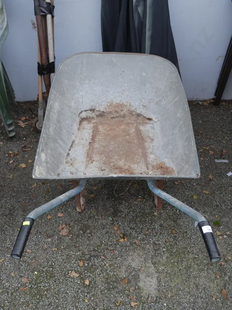 Wheelbarrow Image 1++