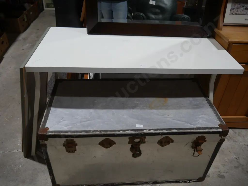 White table Image 1++