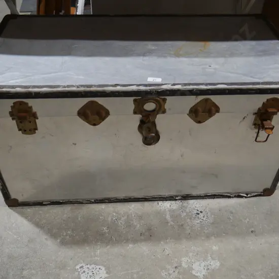 Metal trunk
