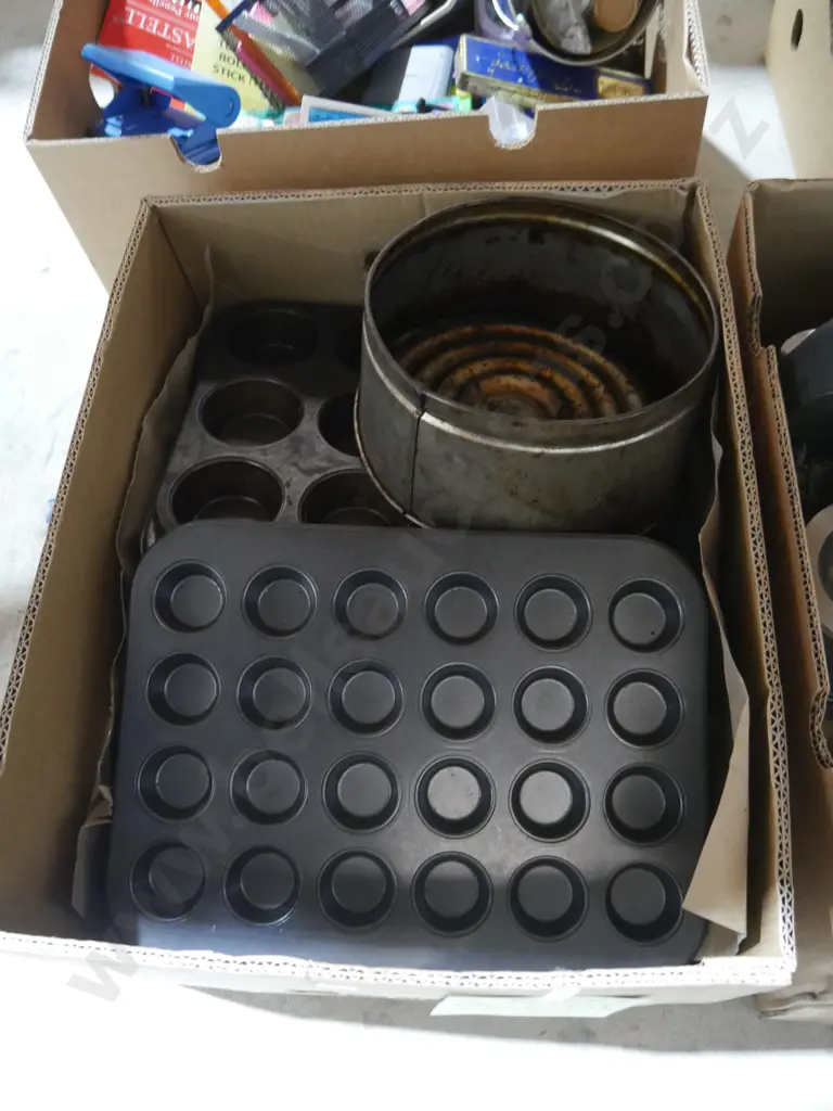 Two boxes of baking trays, blender etc Image 1++
