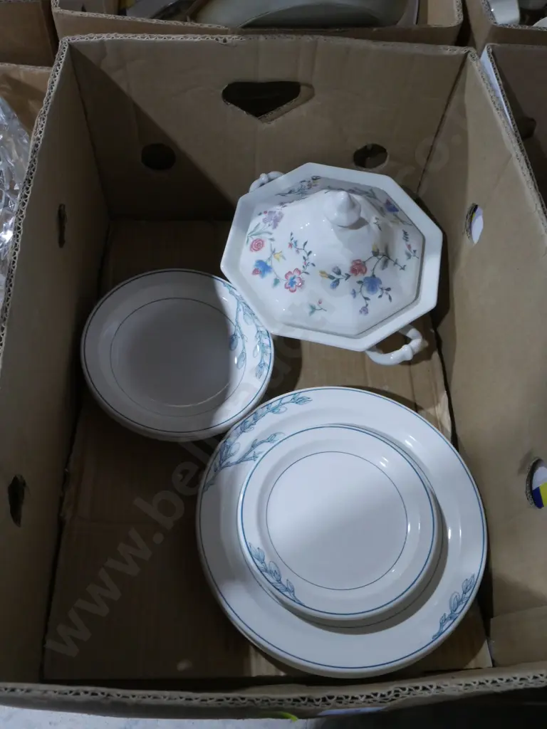 Crown Lynn plates etc Image 1++