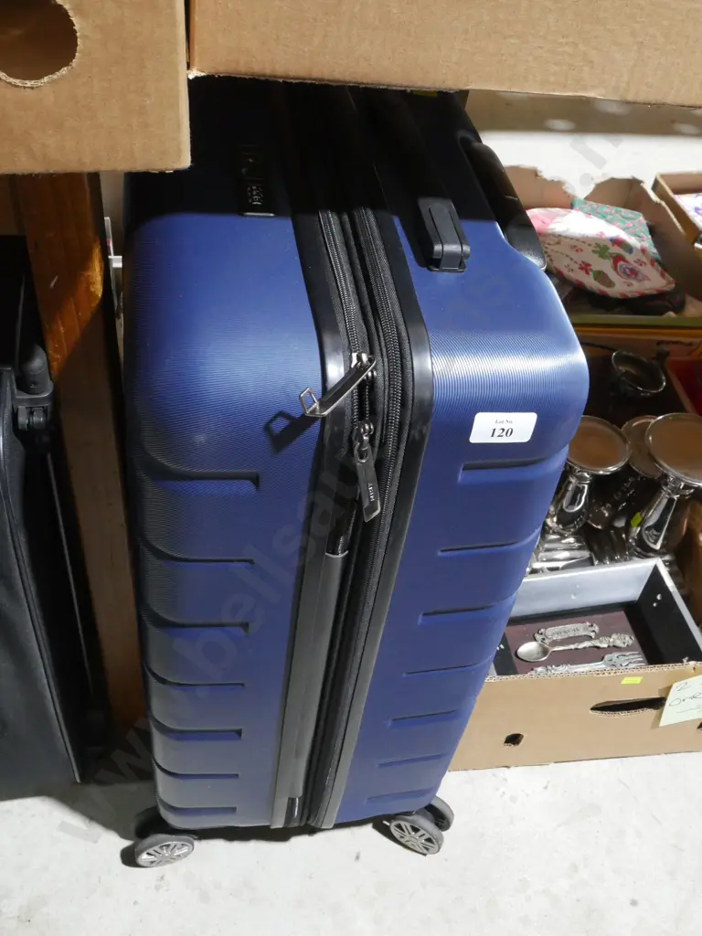 Hard shell suitcase Image 1++