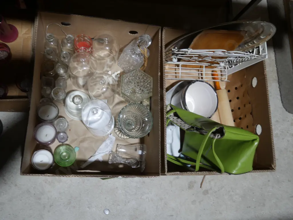 2 boxes of glassware etc Image 1++