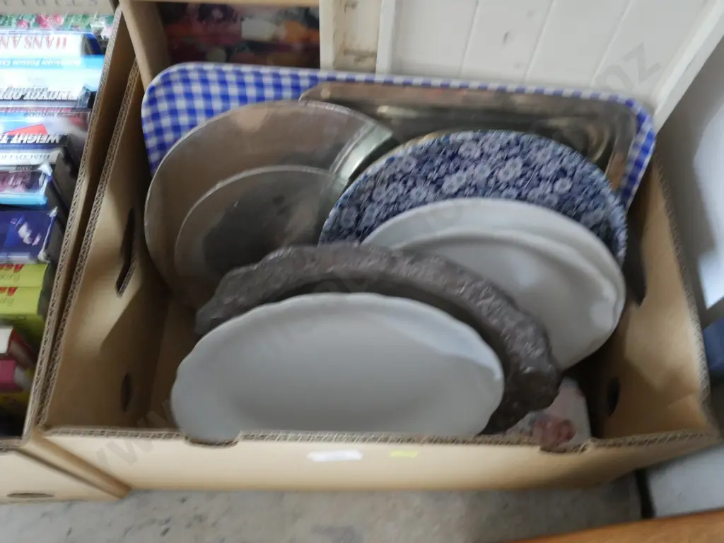 Serving trays, platters Image 1++