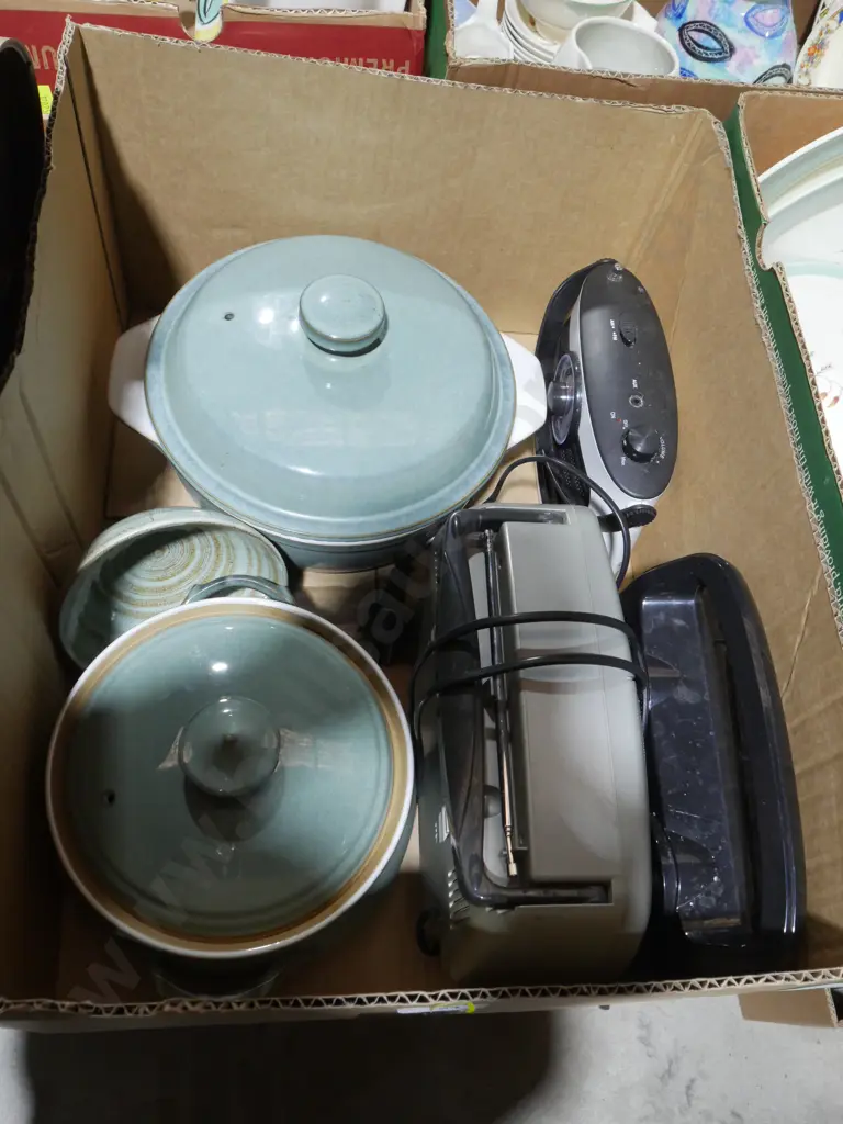 Casserole dishes, radio etc Image 1++