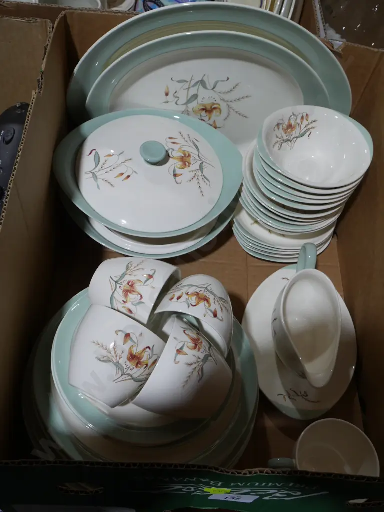 Wedgewood dinner set Image 1++