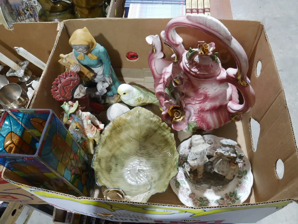 Figurine ornaments, large teapot etc Image 1++