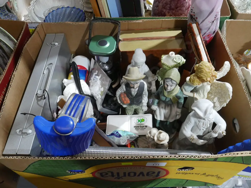 Figurine ornaments, shoe polish etc Image 1++