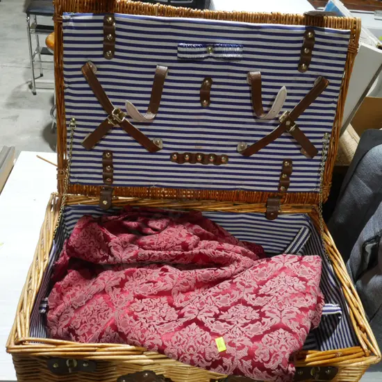 Picnic basket and linen