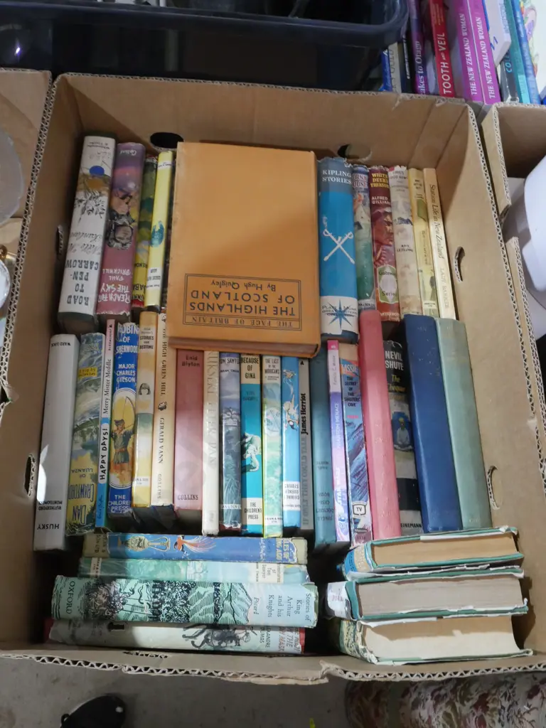 Books Image 1++