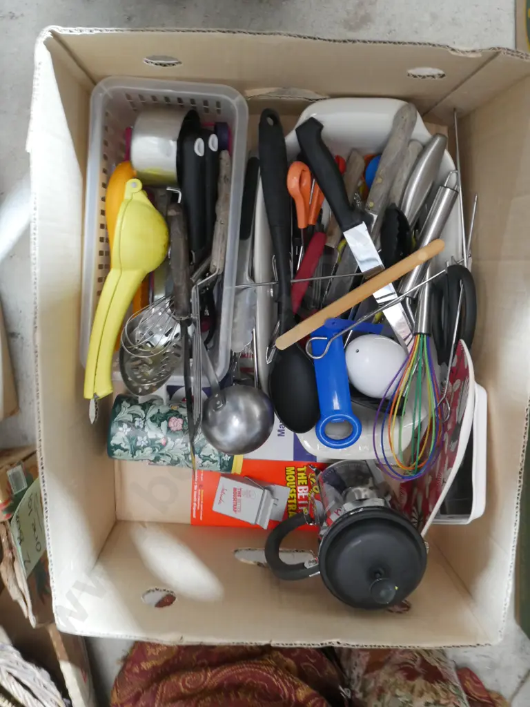 4 boxes of kitchenware Image 1++