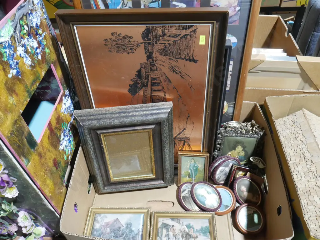 Artworks and frames Image 1++