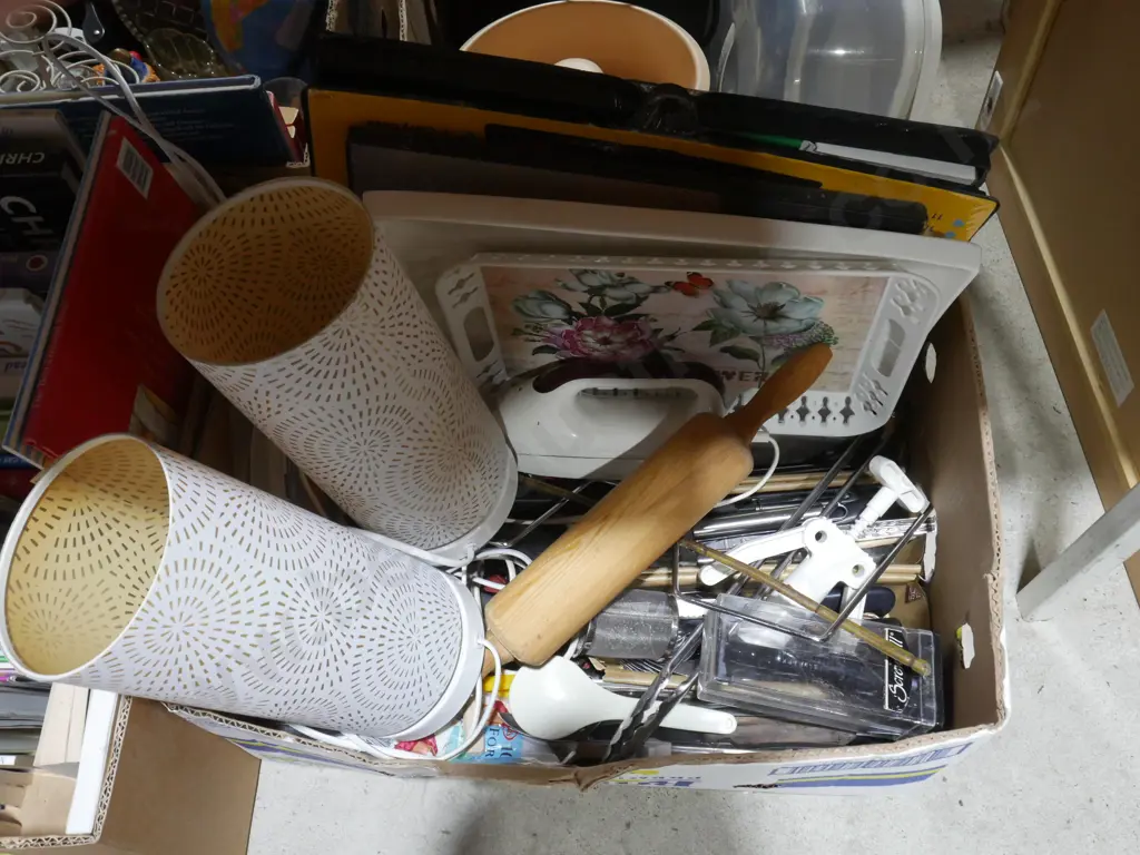 Table lamps, kitchen utensils etc Image 1++