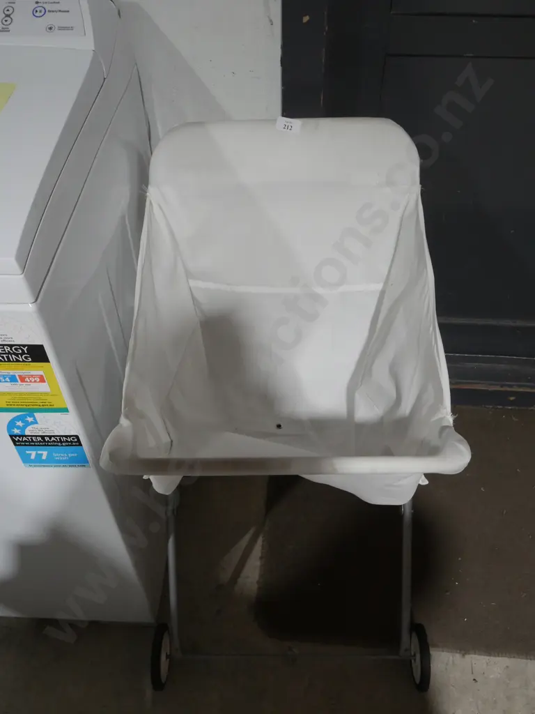 Laundry hamper Image 1++