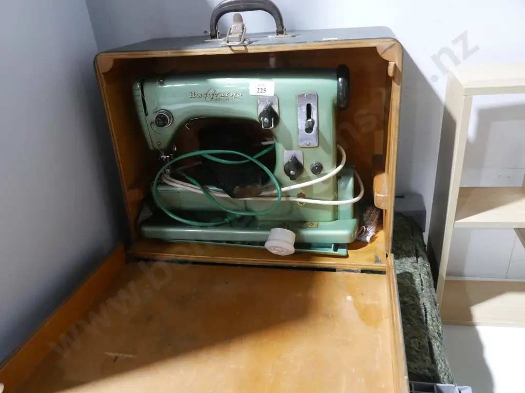 Husqvarna sewing machine Image 1++