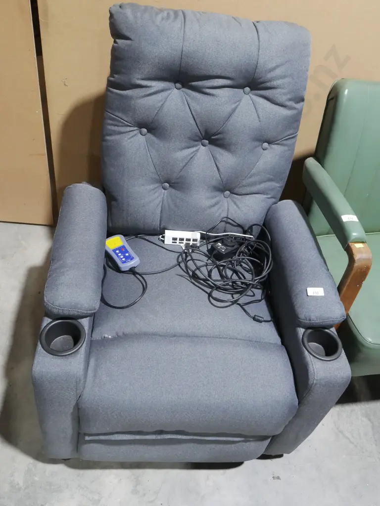 Electric massage chair- no power cord Image 1++
