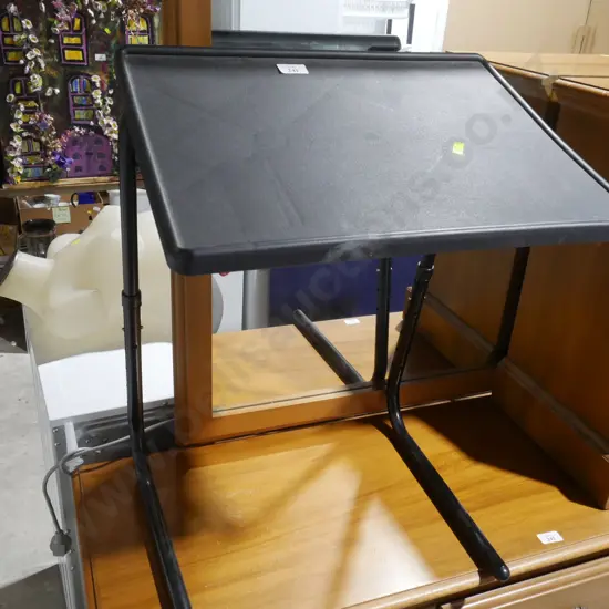 Folding table
