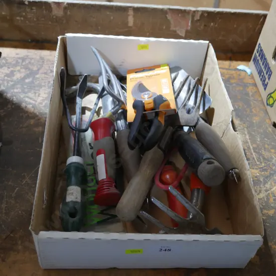 Gardening hand tools