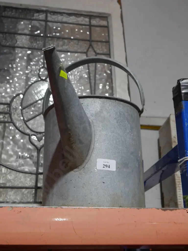 Tin watering can Image 1++