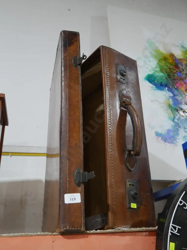 Leather suitcase Image 1++