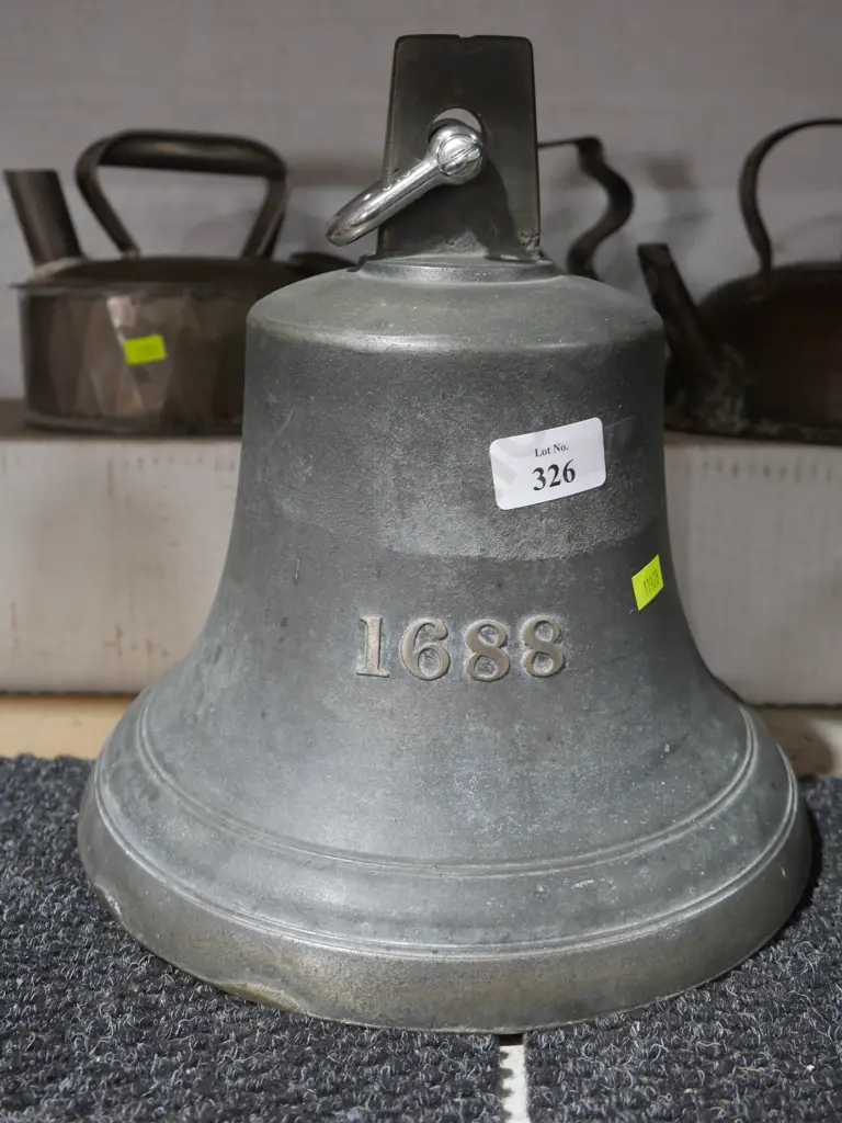 Large Bell Image 1++
