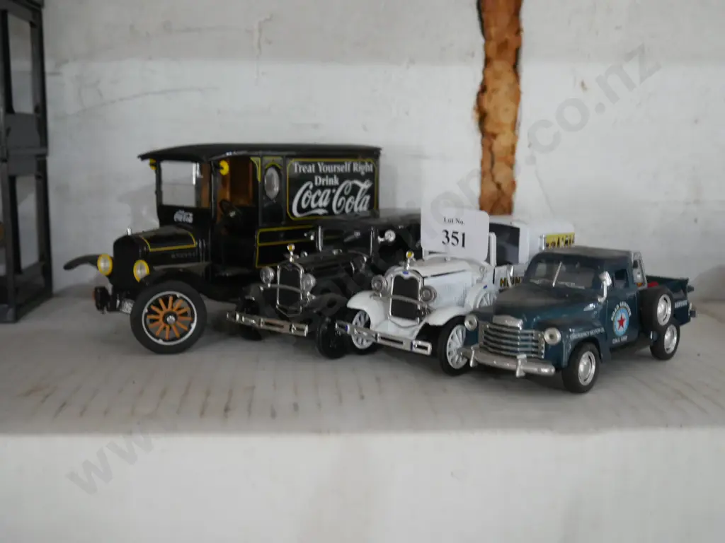 4 vintage trucks Image 1++