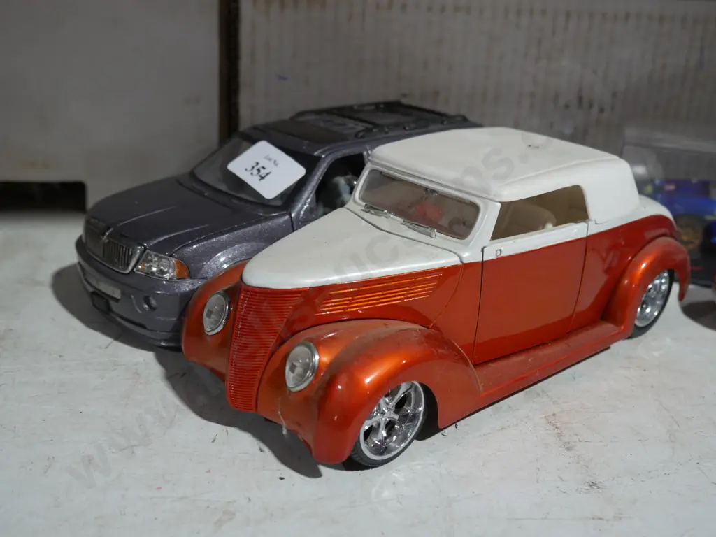 2 model cars Image 1++