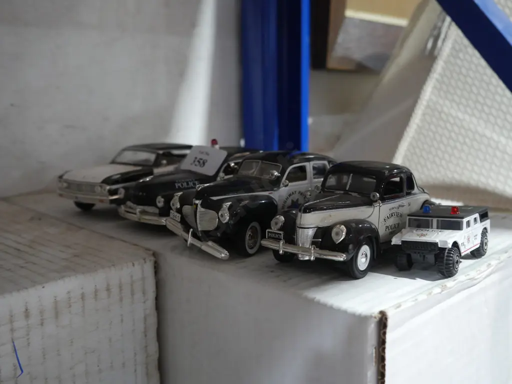 5 police vehicles Image 1++