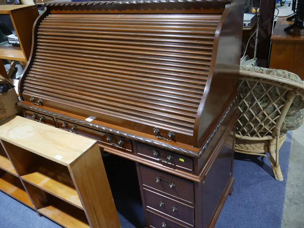 Roll top desk Image 1++