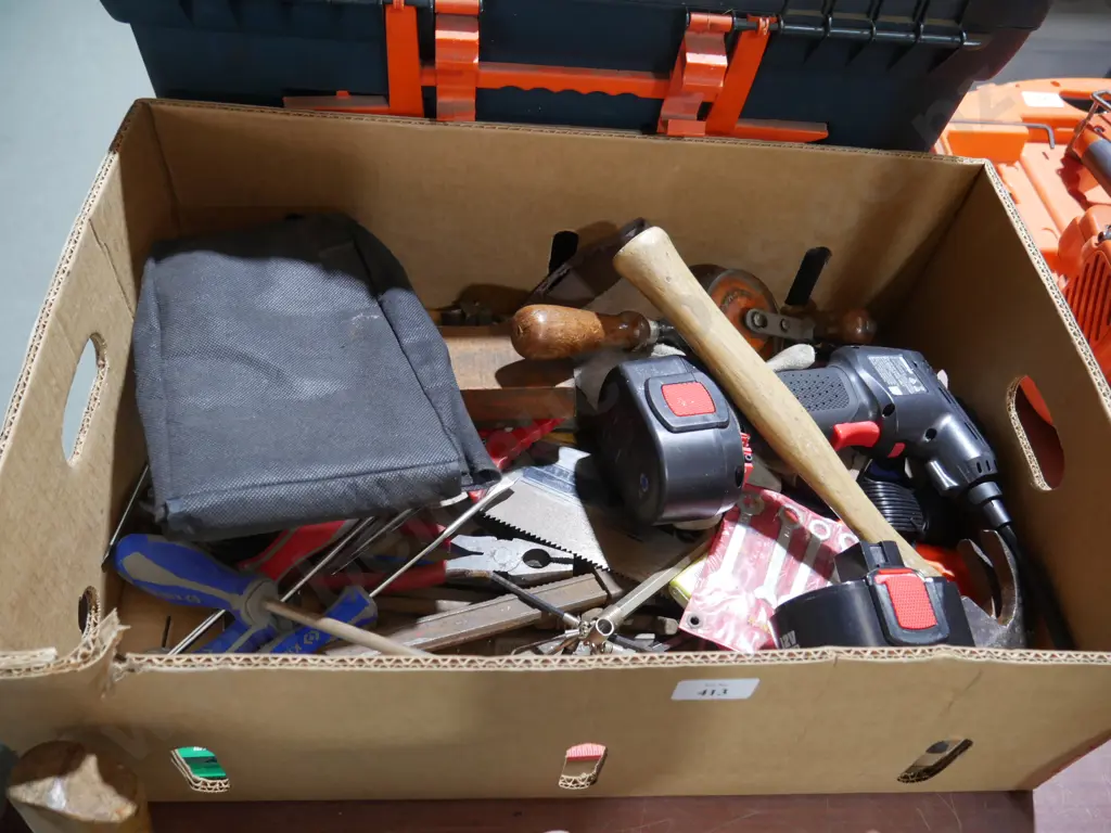 Assorted hand tools Image 1++