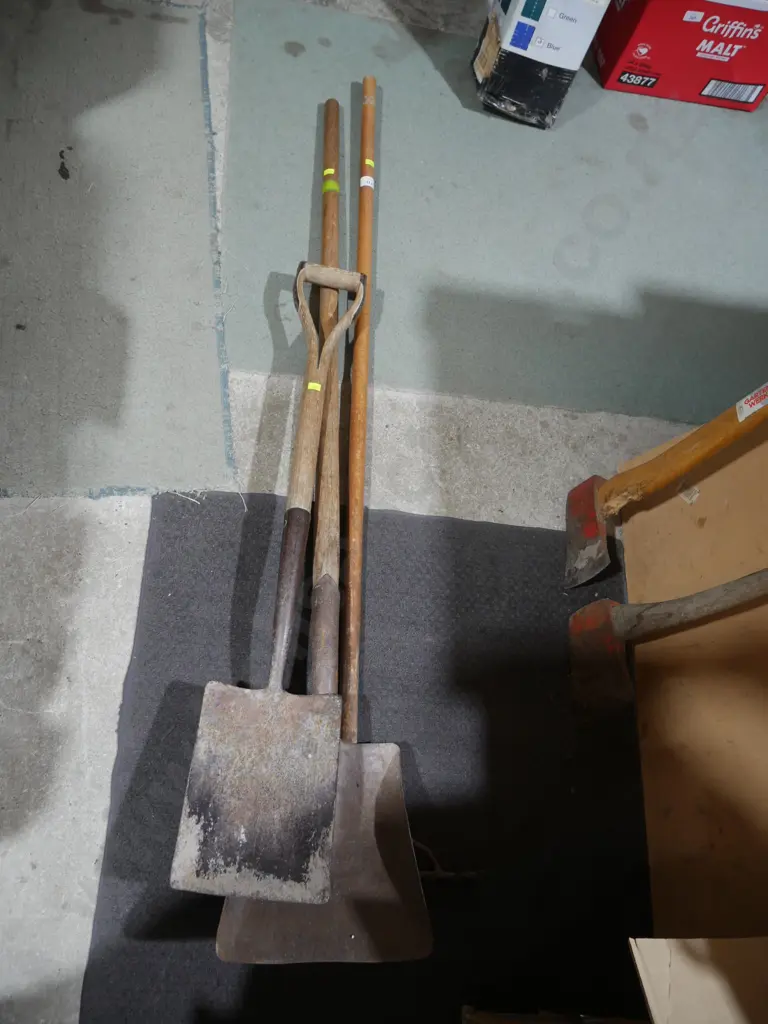 Rake, shovel and spade Image 1++