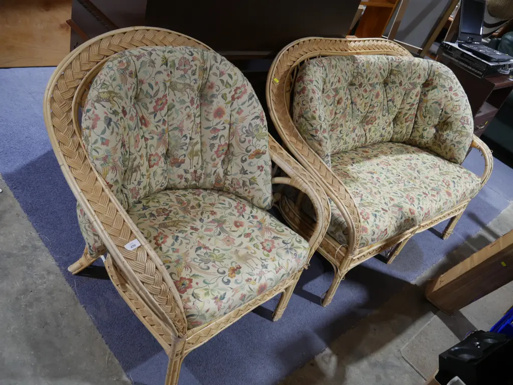 2 piece cane lounge suite Image 1++