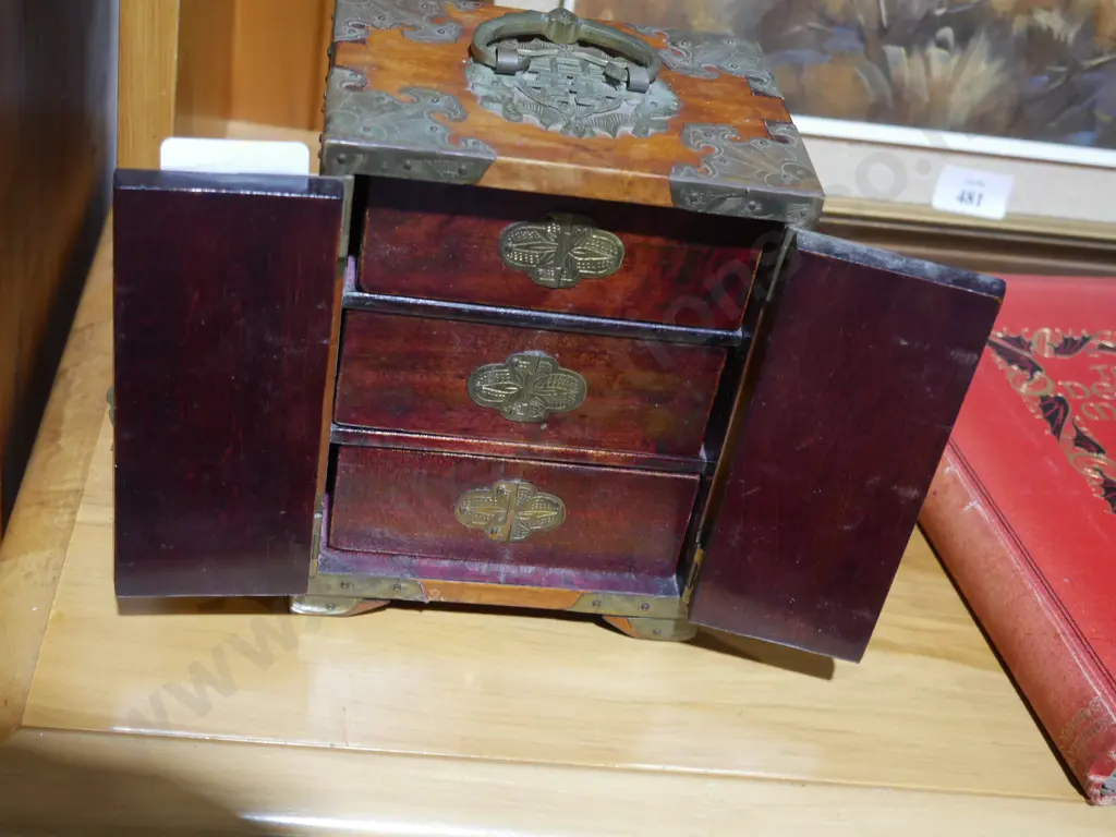 Oriental jewelry box Image 1++