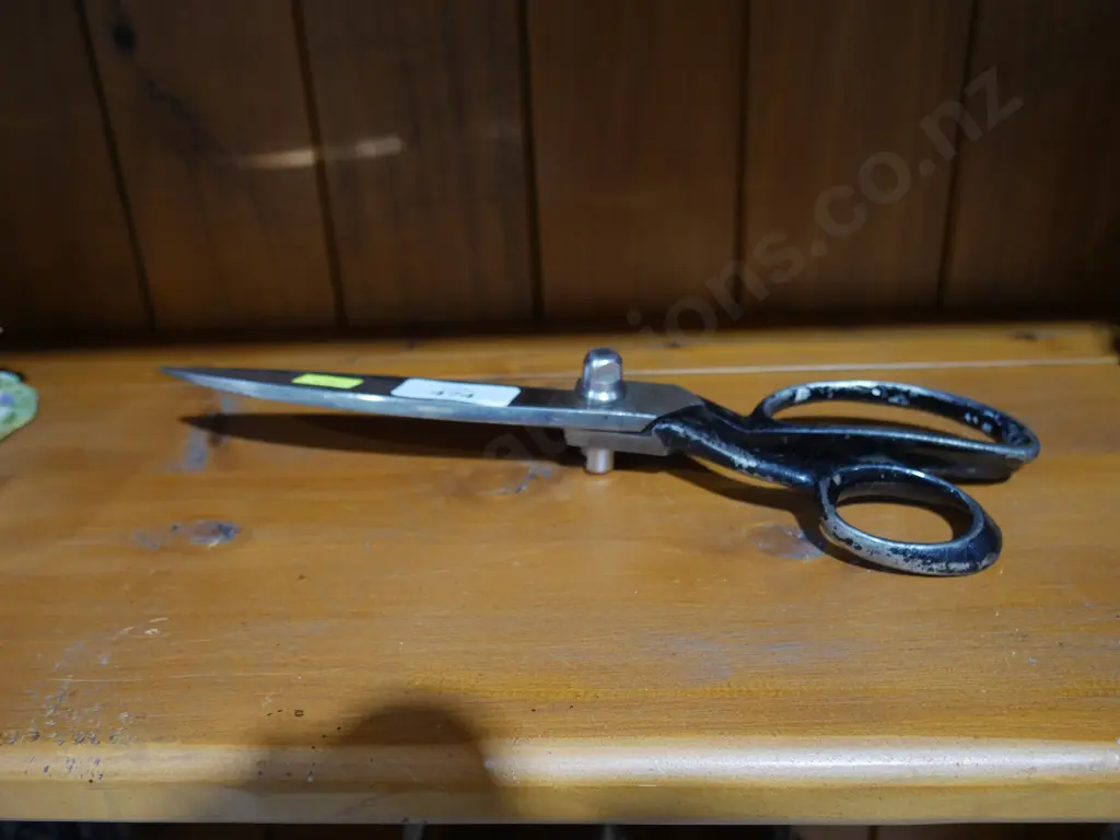 Wilkinson tailors shears Image 1++