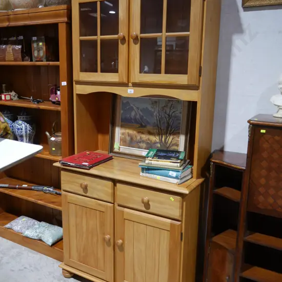Hutch dresser