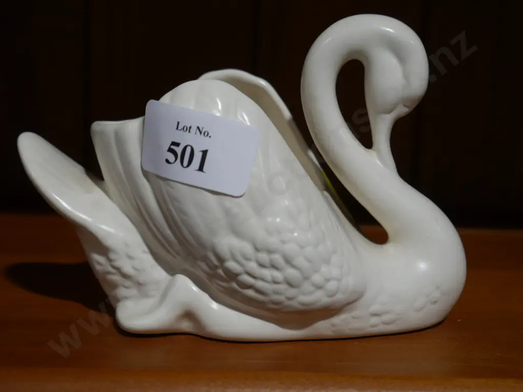 Small Crown Lynn swan Image 1++