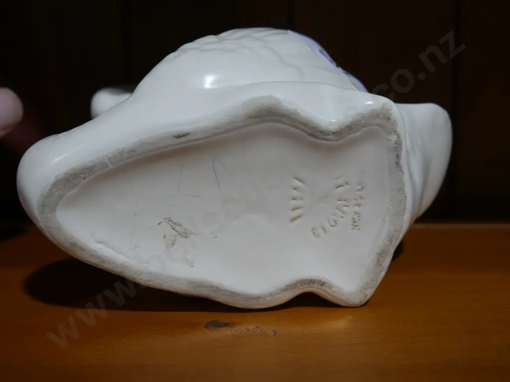Small Crown Lynn swan Image 1++