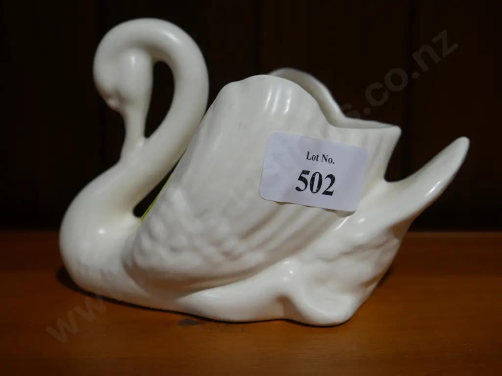 Small Crown Lynn swan Image 1++