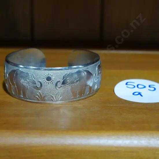 Sterling silver elephant cuff bracelet, 30 gram