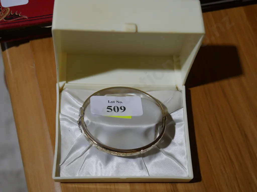 Bangle, marked - has 1/5, 9 ct Stg sil Image 1++