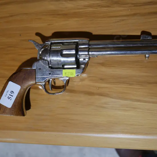 Colt style revolver