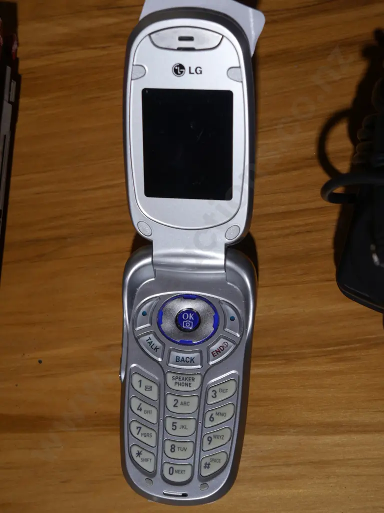 Lg cell flip cell phone Image 1++
