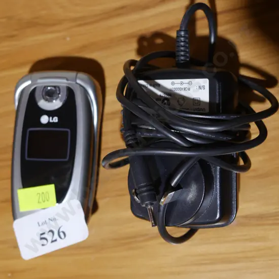 Lg cell flip cell phone