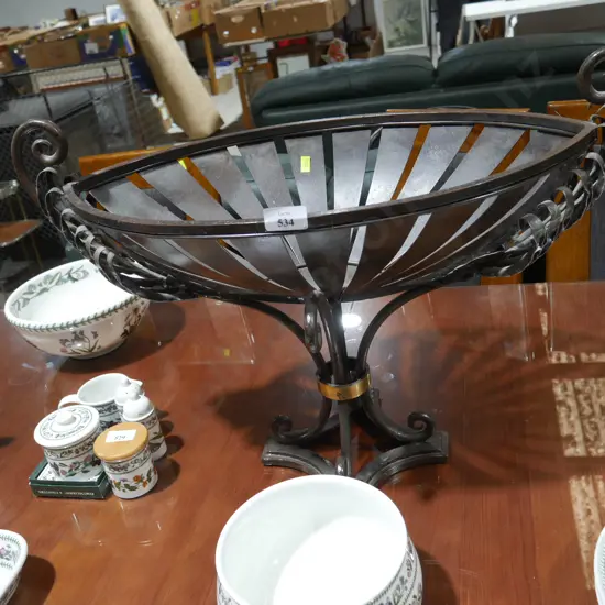 Metal centerpiece