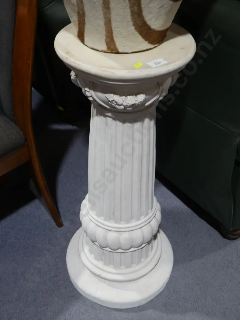 Pedestal stand Image 1++