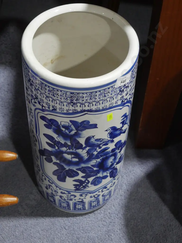 Blue and white umbrella stand Image 1++
