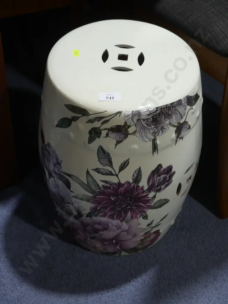Ceramic stool Image 1++