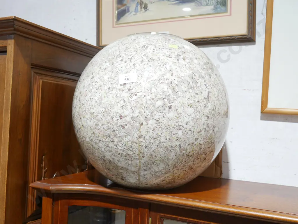Large ball  vase Image 1++