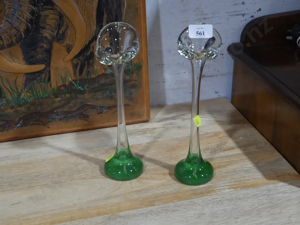 2 art glass vases Image 1++