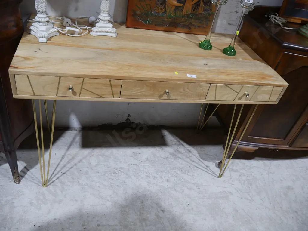 Modern table Image 1++